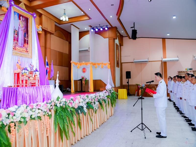 พิธีถวายเครื่องราชสักการะและวางพานพุ่ม และการลงนามถวายพระพรชัยมงคล
